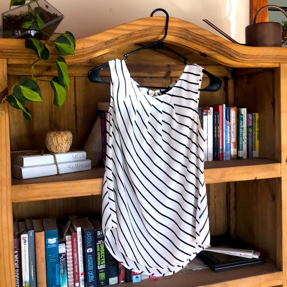 Simple black and white striped shell